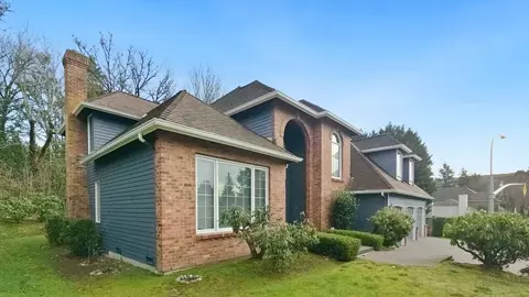 6534 152nd Ave SE, Bellevue, WA 98006