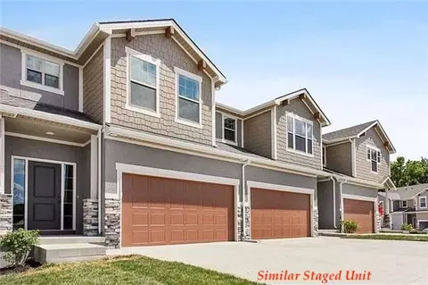 7365 Grand Slam St, Parkville, MO 64152