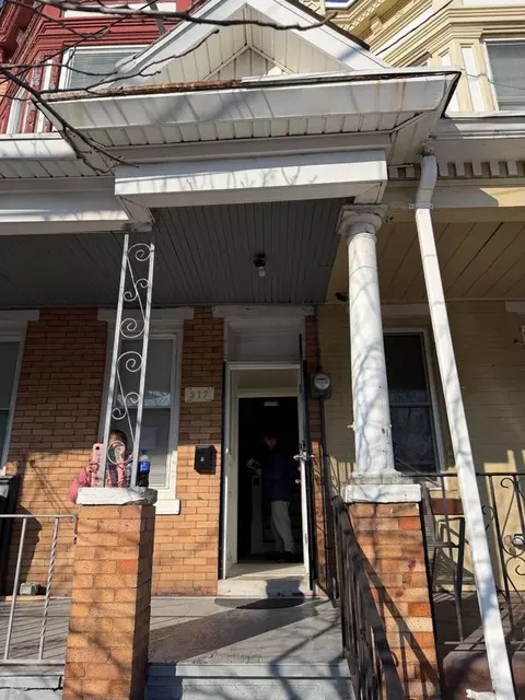 317 York St, Camden, NJ 08102