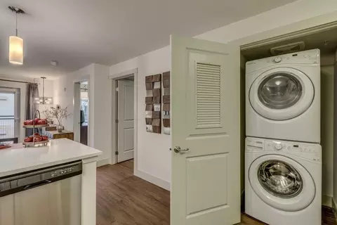 10655 Main St, Bellevue, WA 98004