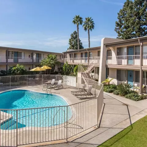 2810 17th St, Huntington Beach, CA 92648