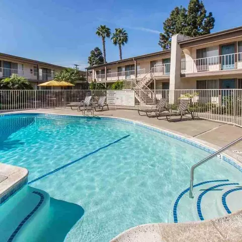 2810 17th St, Huntington Beach, CA 92648