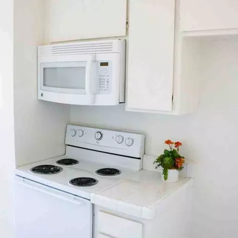 2810 17th St, Huntington Beach, CA 92648