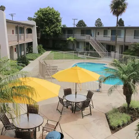 2810 17th St, Huntington Beach, CA 92648
