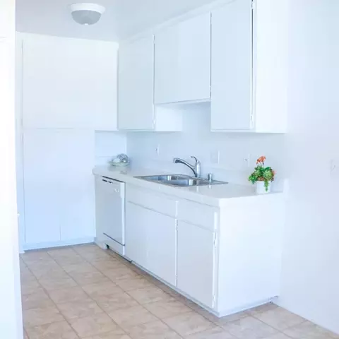 2810 17th St, Huntington Beach, CA 92648