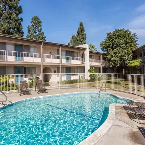 2810 17th St, Huntington Beach, CA 92648