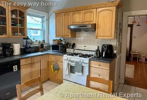 183 College Ave #1, Medford, MA 02155