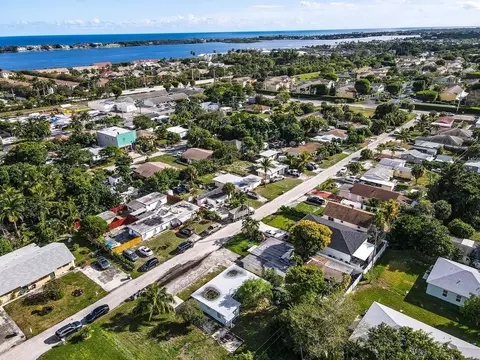 7871 Terrace Rd #A, Lantana, FL 33462