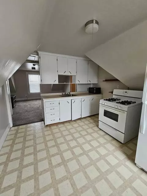260 Laurel St, Manchester, NH 03103