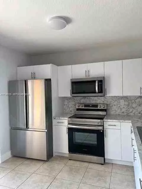 120 E 5th St #8, Hialeah, FL 33010
