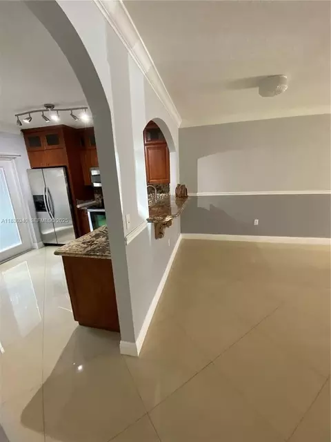 3503 W 76th St #4, Hialeah, FL 33018