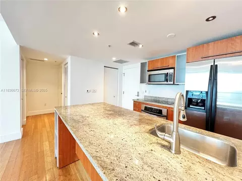 185 SW 7th St #4014, Miami, FL 33130
