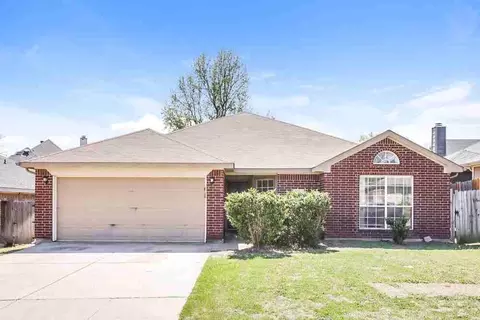 7448 Ashcroft Cir, Fort Worth, TX 76120