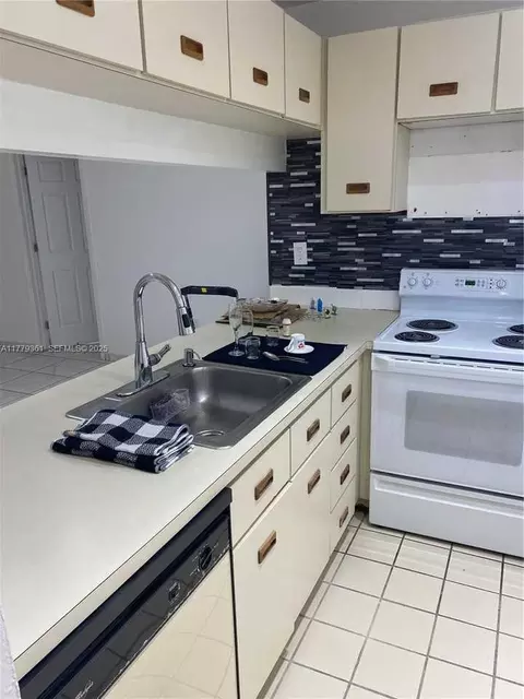 2720 W 63rd Pl #203, Hialeah, FL 33016