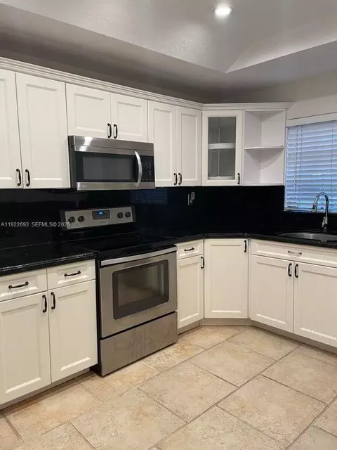3141 N Palm Aire Dr, Pompano Beach, FL 33069