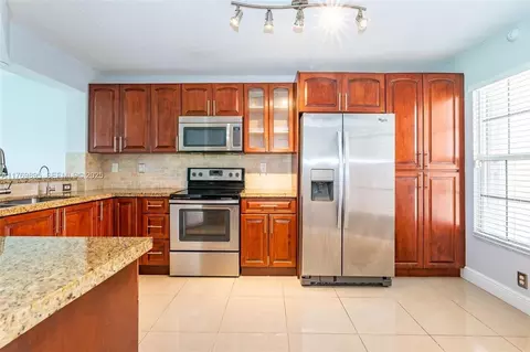 8147 Southgate Blvd #N, North Lauderdale, FL 33068