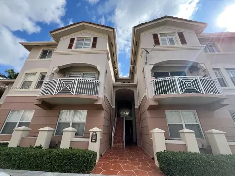 8826 W Flagler St #211, Fountainebleau, FL 33174