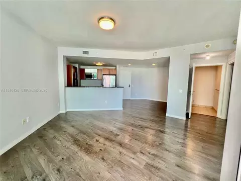 300 S Biscayne Blvd #2705, Miami, FL 33131