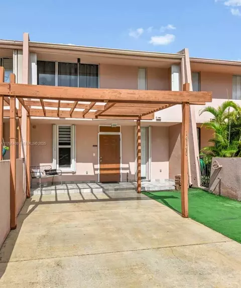14145 Kendale Lakes Cir, Kendale Lakes, FL 33183
