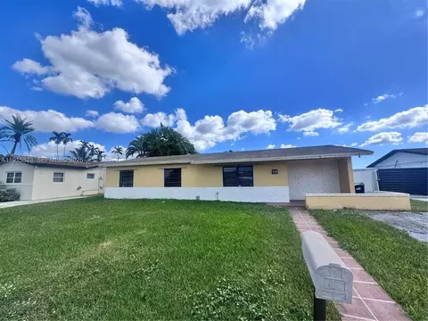 2715 SW 119th Ct, Tamiami, FL 33175