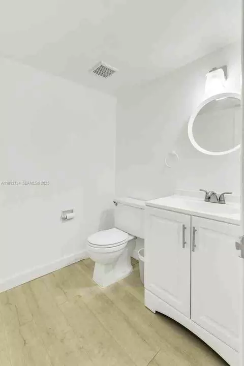 1655 NE 115th St #40, Miami, FL 33181