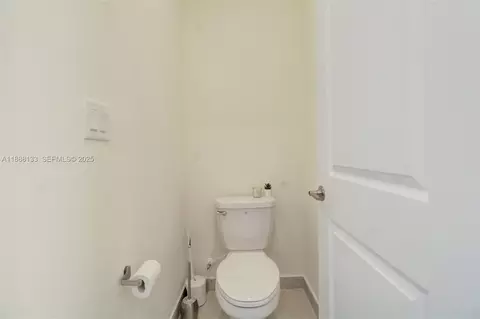 10300 NW 66th St #305, Doral, FL 33178