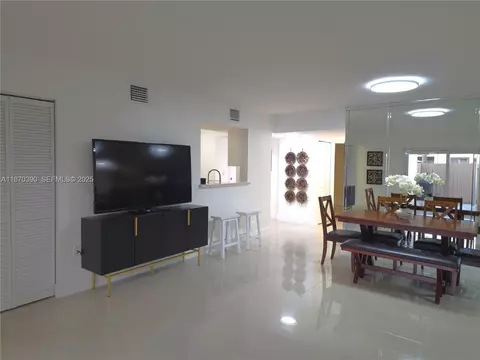 1120 NW 124 Pl #101, Tamiami, FL 33182
