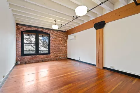 1306 NW Hoyt St #207, Portland, OR 97209