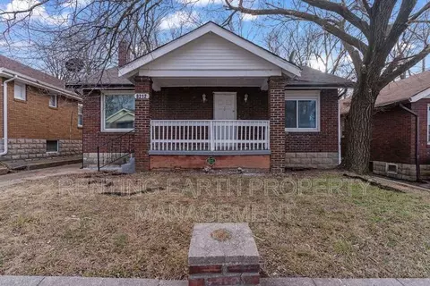 8212 Toddy Ave, St. John, MO 63114