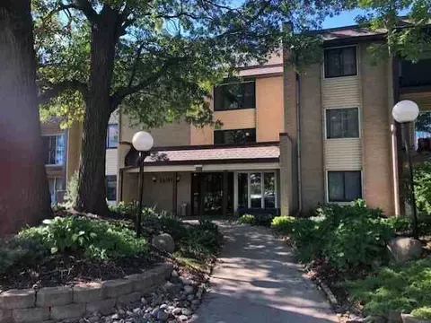 1690 Highway 36 W #226, Roseville, MN 55113