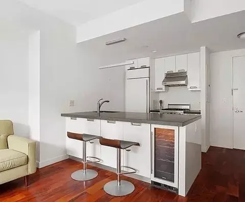 261 W 28th St, New York, NY 10001