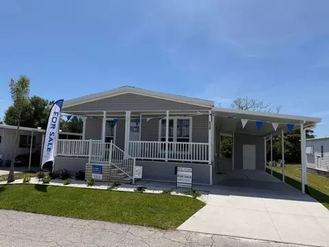310 8th St, Nokomis, FL 34275