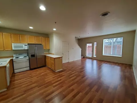 1170 NE Perl Way, Beaverton, OR 97006