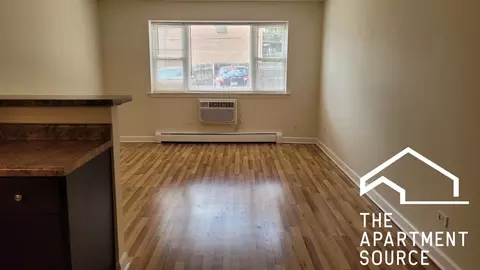 1039 College Ave #3W, Wheaton, IL 60187