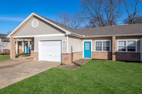 627 N 7th St, Rogers, AR 72756