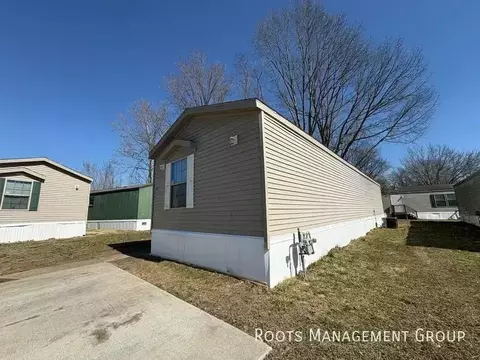 200 Paradise Acres Rd #33, Carterville, IL 62918