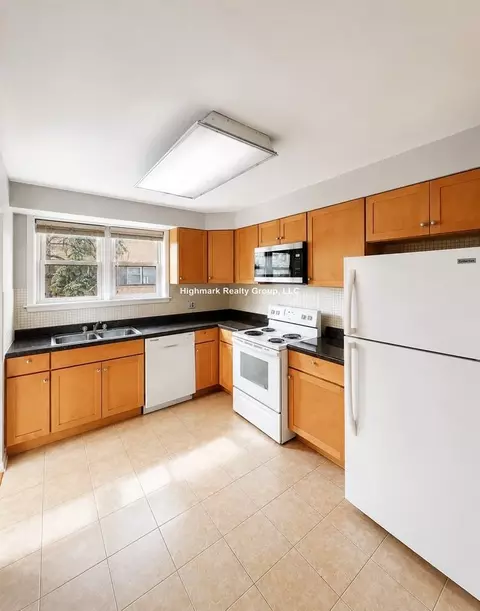 8644 Skokie Blvd #302A, Skokie, IL 60077