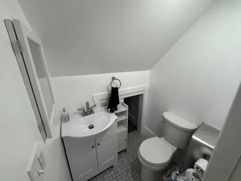 9 Burnham St #1, Somerville, MA 02144