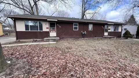 910 Vincent Ct, Lansing, MI 48910