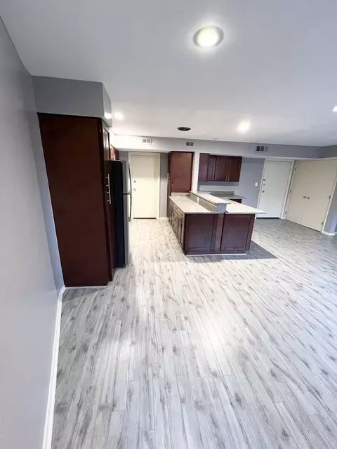 20301 Shelburne Rd #9, Shaker Heights, OH 44118