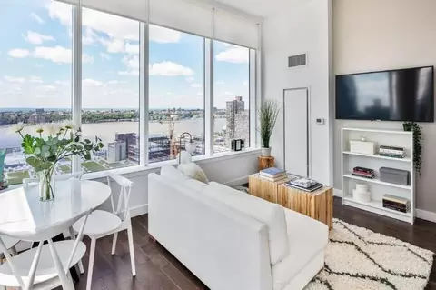 64 Box St #7F, Brooklyn, NY 11222