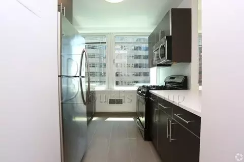 200 Water St #2814, New York, NY 10038