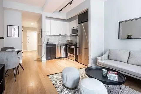 95 Wall St #915, New York, NY 10005