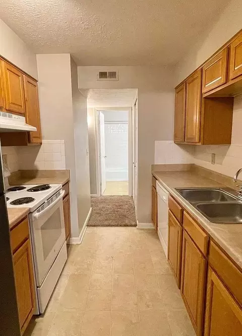 4508 Landside Dr #12, Louisville, KY 40220