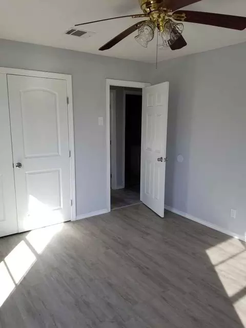511 E Sayers Ave, San Antonio, TX 78214