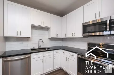 3833 N Broadway St #302, Chicago, IL 60613