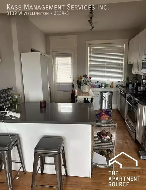 3139 W Wellington Ave #3, Chicago, IL 60618