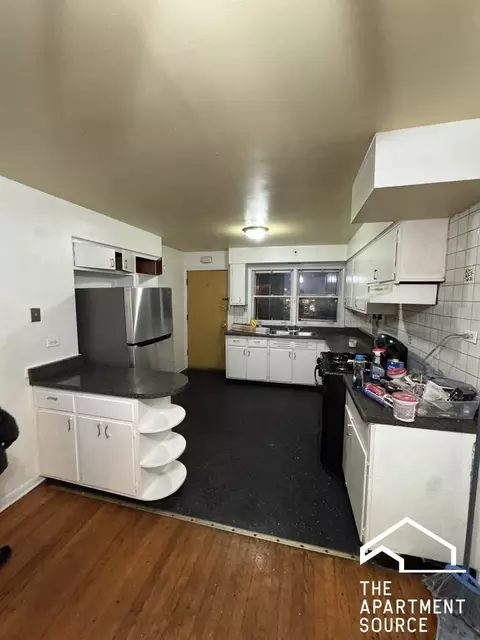 7528 N Claremont Ave #2, Chicago, IL 60645