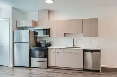 2171 N Rosa Parks Way #304, Portland, OR 97217