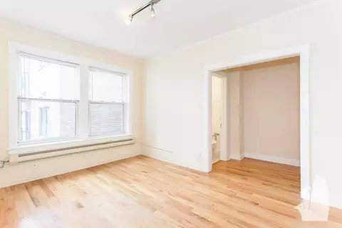 511 W Melrose St #212, Chicago, IL 60657